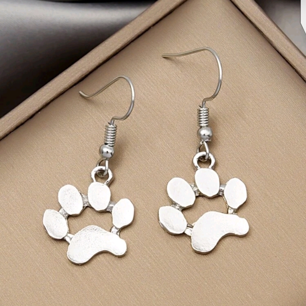 ✨3 for 28✨🆕🐾PAW PRINT DROP EARRINGS🐾